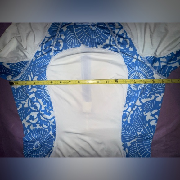 Lululemon One Love Rashguard White Beachy Floral White Porcelaine size 8 EUC - Picture 4 of 13